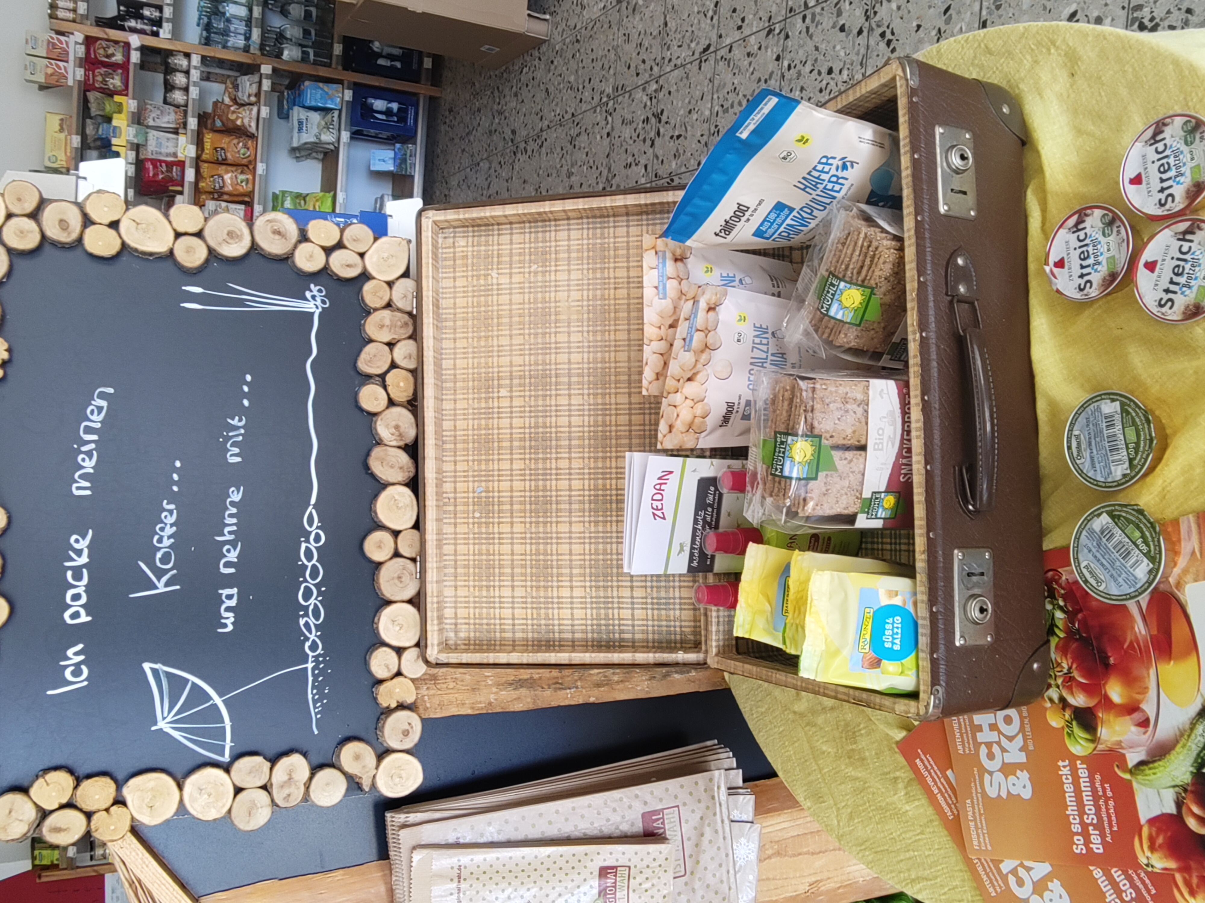 Produkte des aktuellen Wochenangebots: gesalzene Macadamia, Haferdrinkpulver, Snäckebrot, Streich Brotzeit, Leberwurst, Süß & salzig Nüsse und Trockenfrüchte, Insektenschutz.